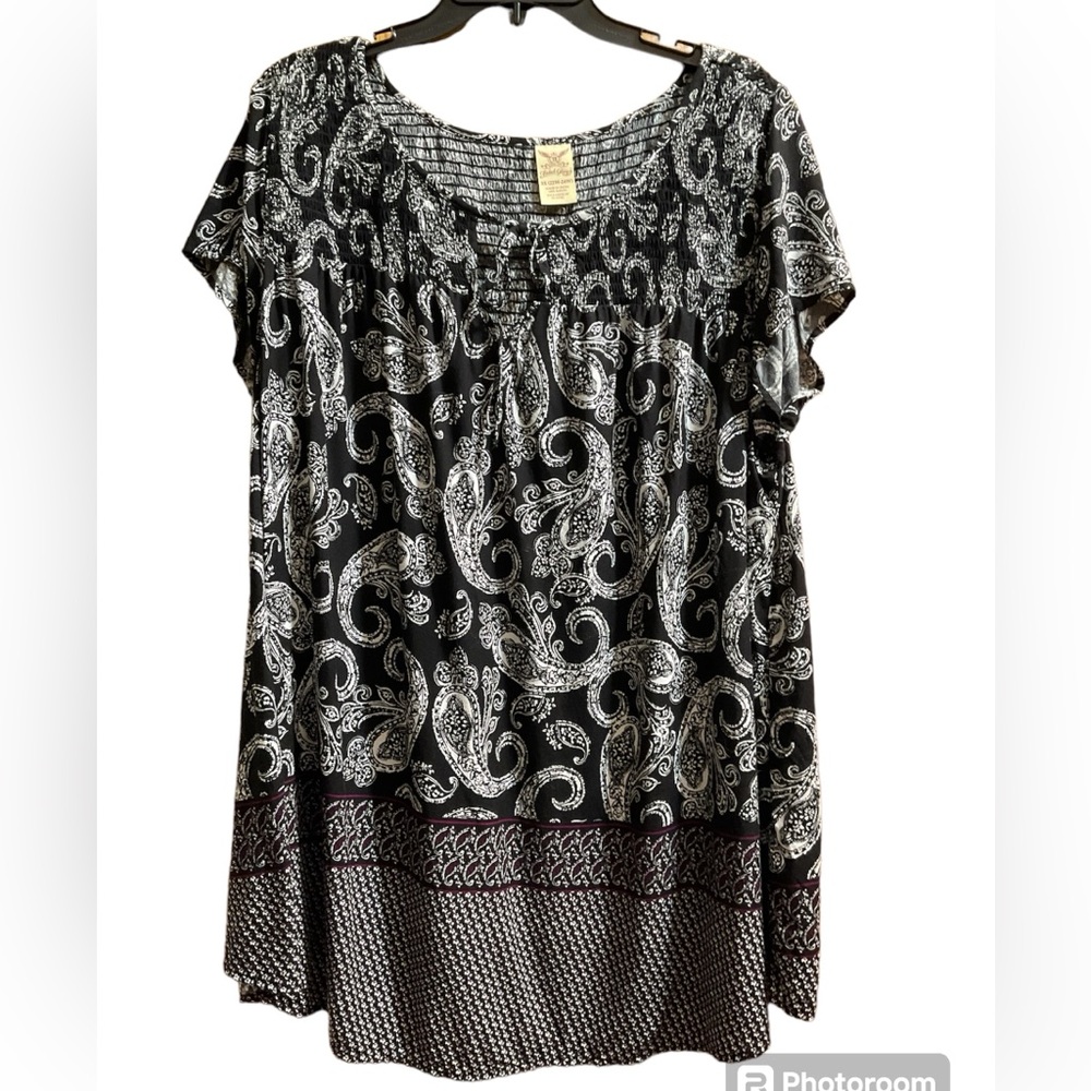 Women’s Faded Glory Tunic Top with Paisley design. Size 3X (22W-24W) 100% Rayon